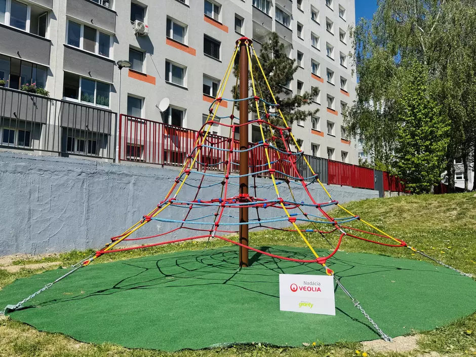 Lezecká pyramída v MŠ Vyšehradská